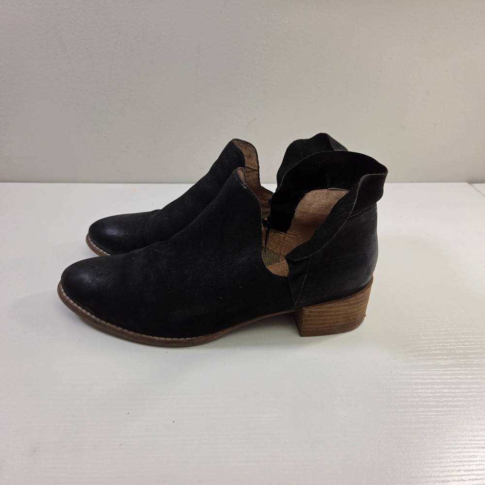 Seychelles Black Leather Ruffle Cutout Ankle Boots Stacked Heel Womens 9.5
